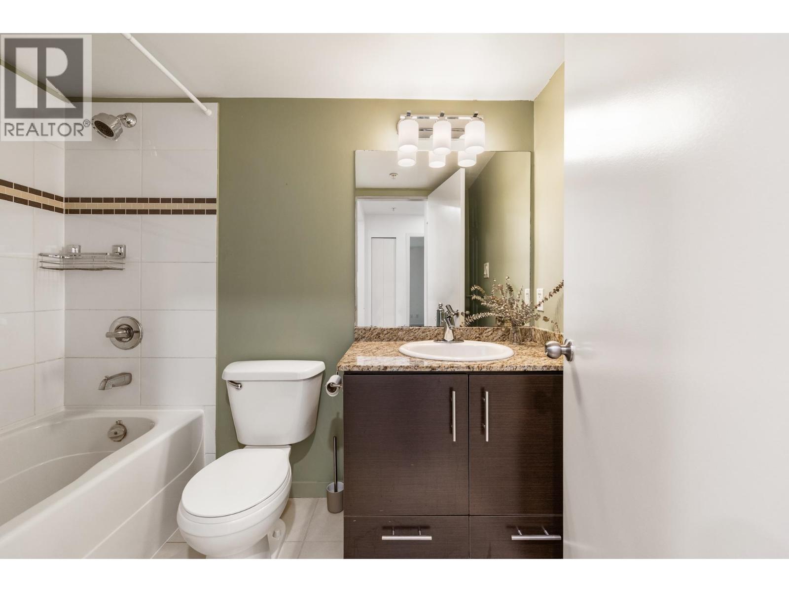 215 11665 Haney Bypass, Maple Ridge, BC - Indoor Photo Showing Bathroom