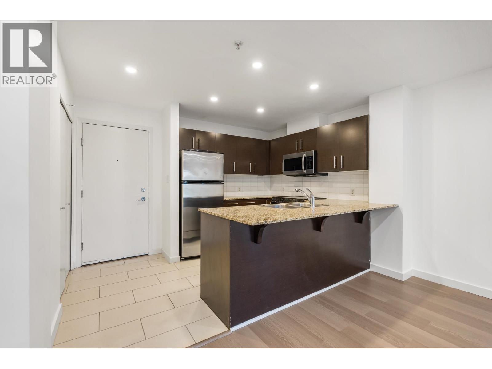215 11665 Haney Bypass, Maple Ridge, BC - Indoor Photo Showing Kitchen