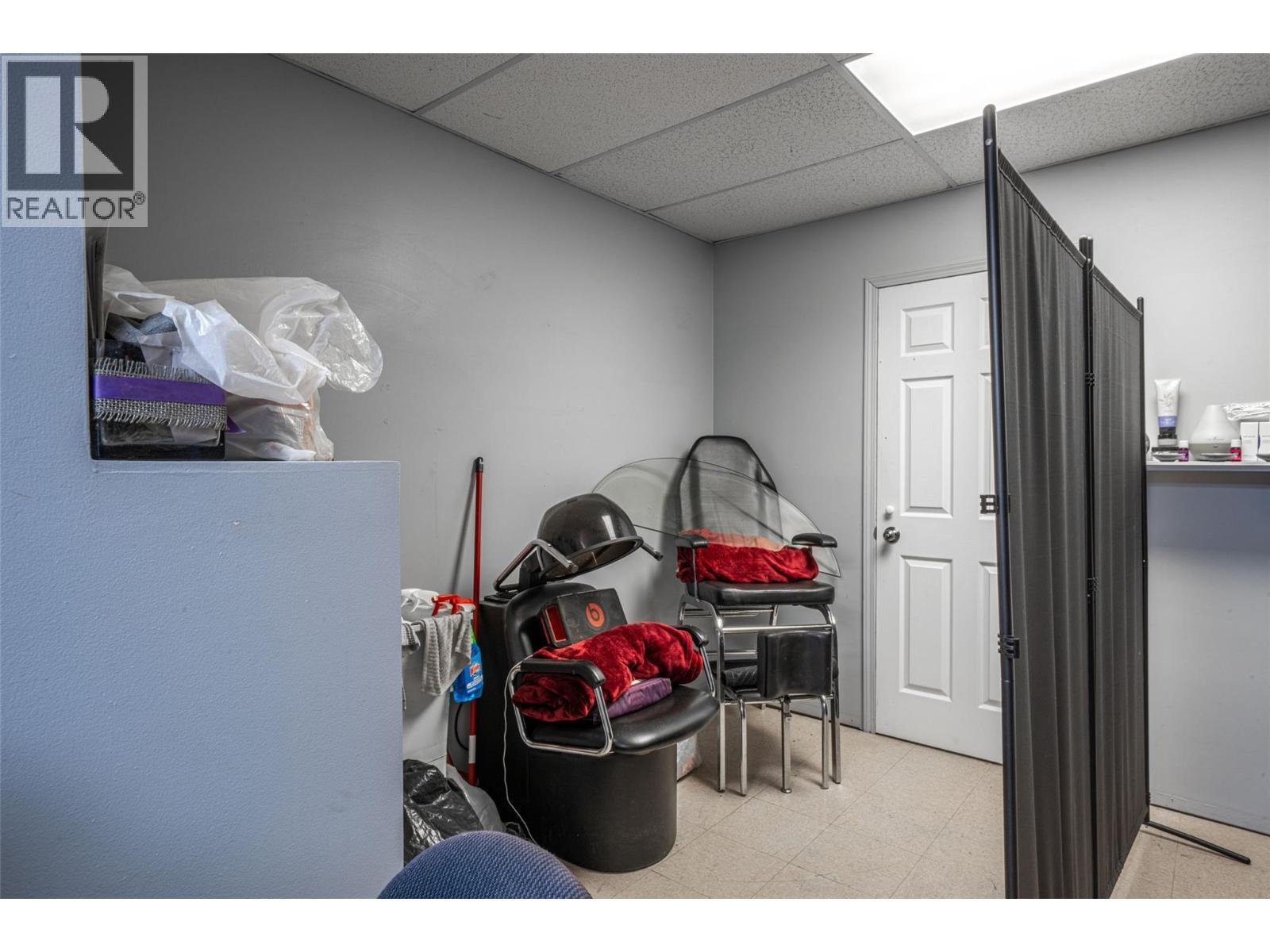 5683 97 Highway, Falkland, BC - Indoor