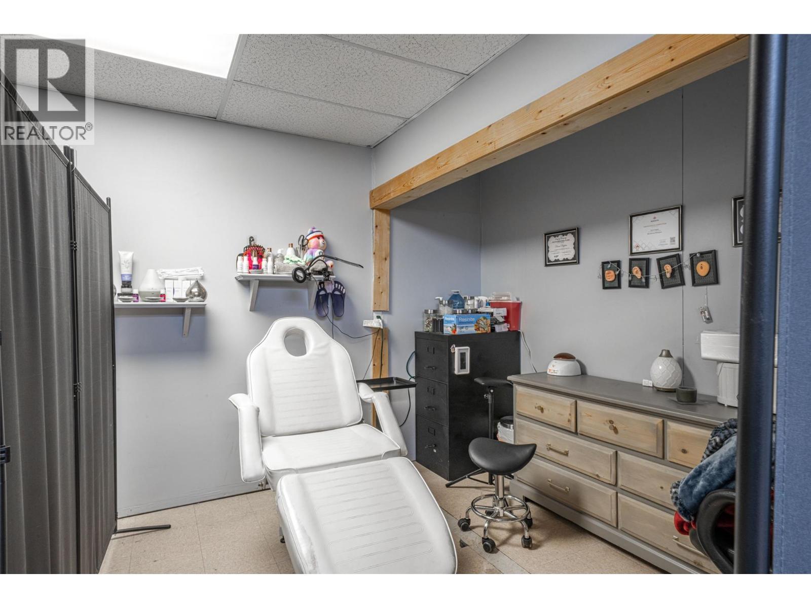 5683 97 Highway, Falkland, BC - Indoor