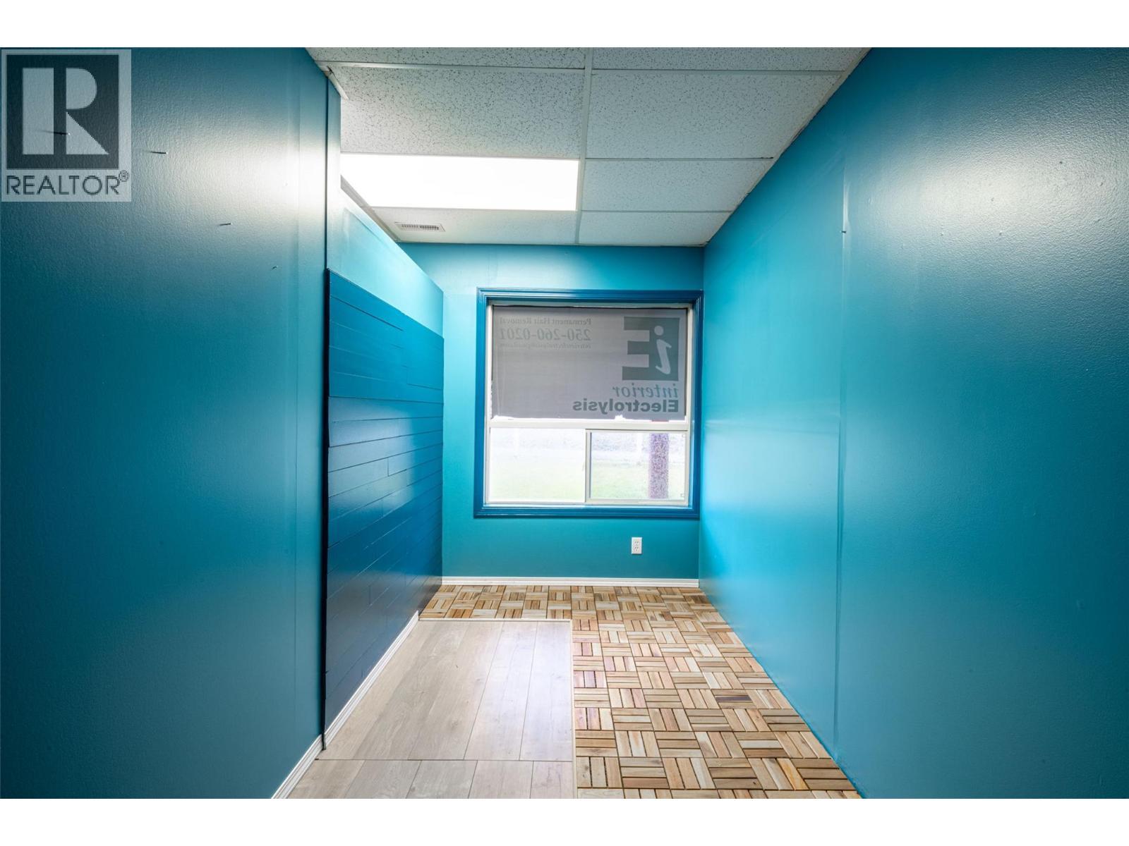 5683 97 Highway, Falkland, BC - Indoor Photo Showing Other Room