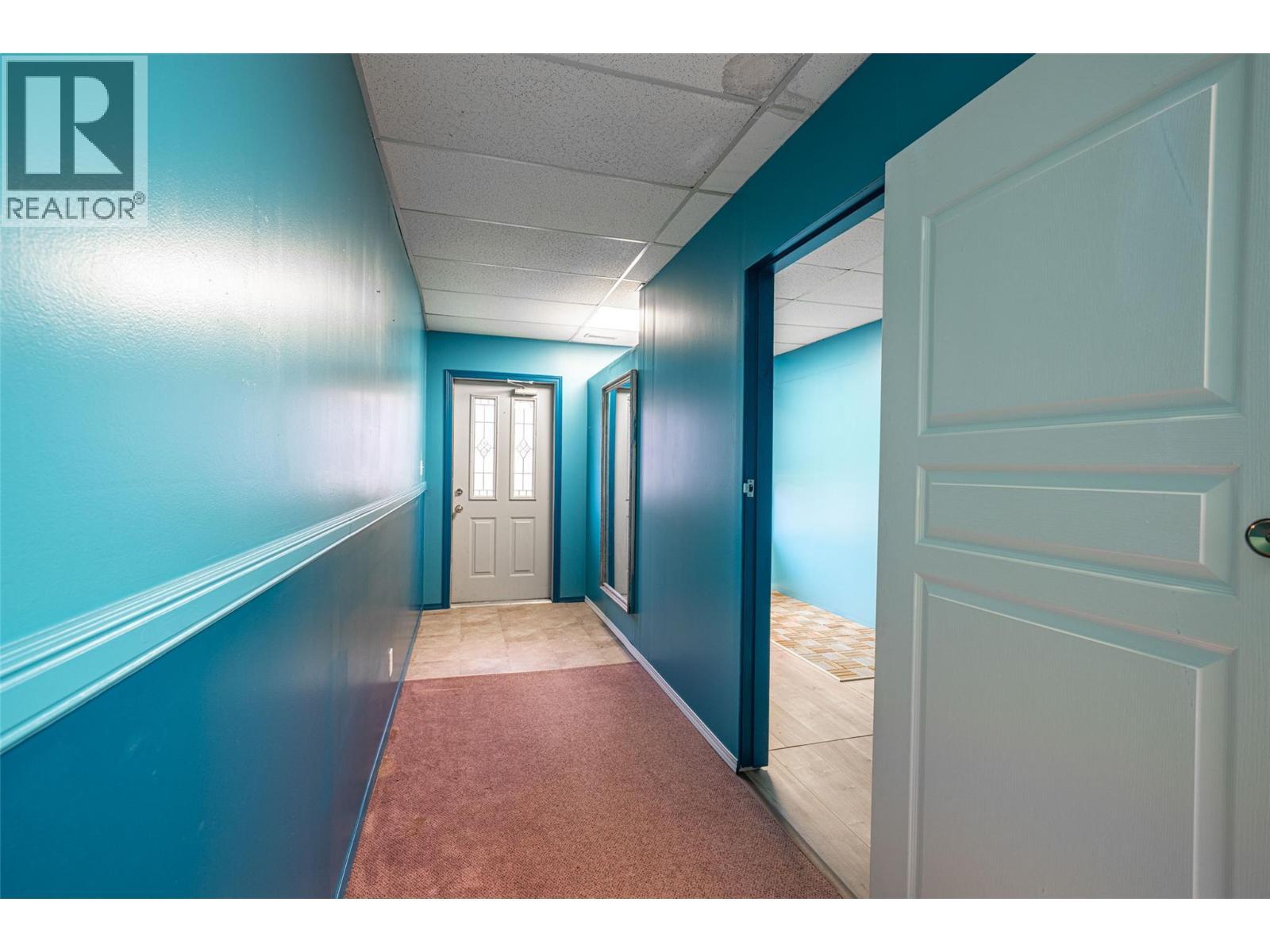 5683 97 Highway, Falkland, BC - Indoor Photo Showing Other Room