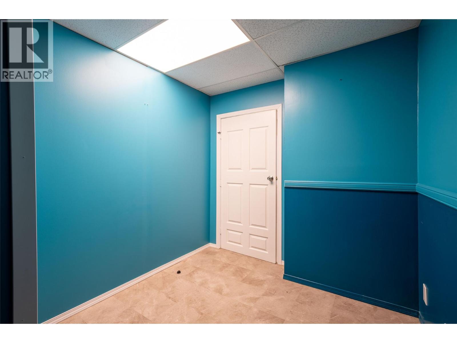 5683 97 Highway, Falkland, BC - Indoor Photo Showing Other Room