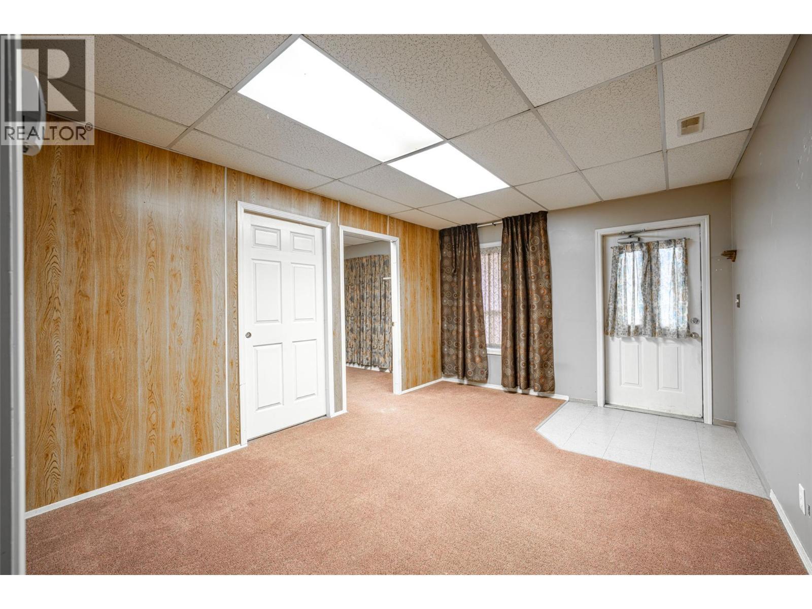 5683 97 Highway, Falkland, BC - Indoor Photo Showing Other Room