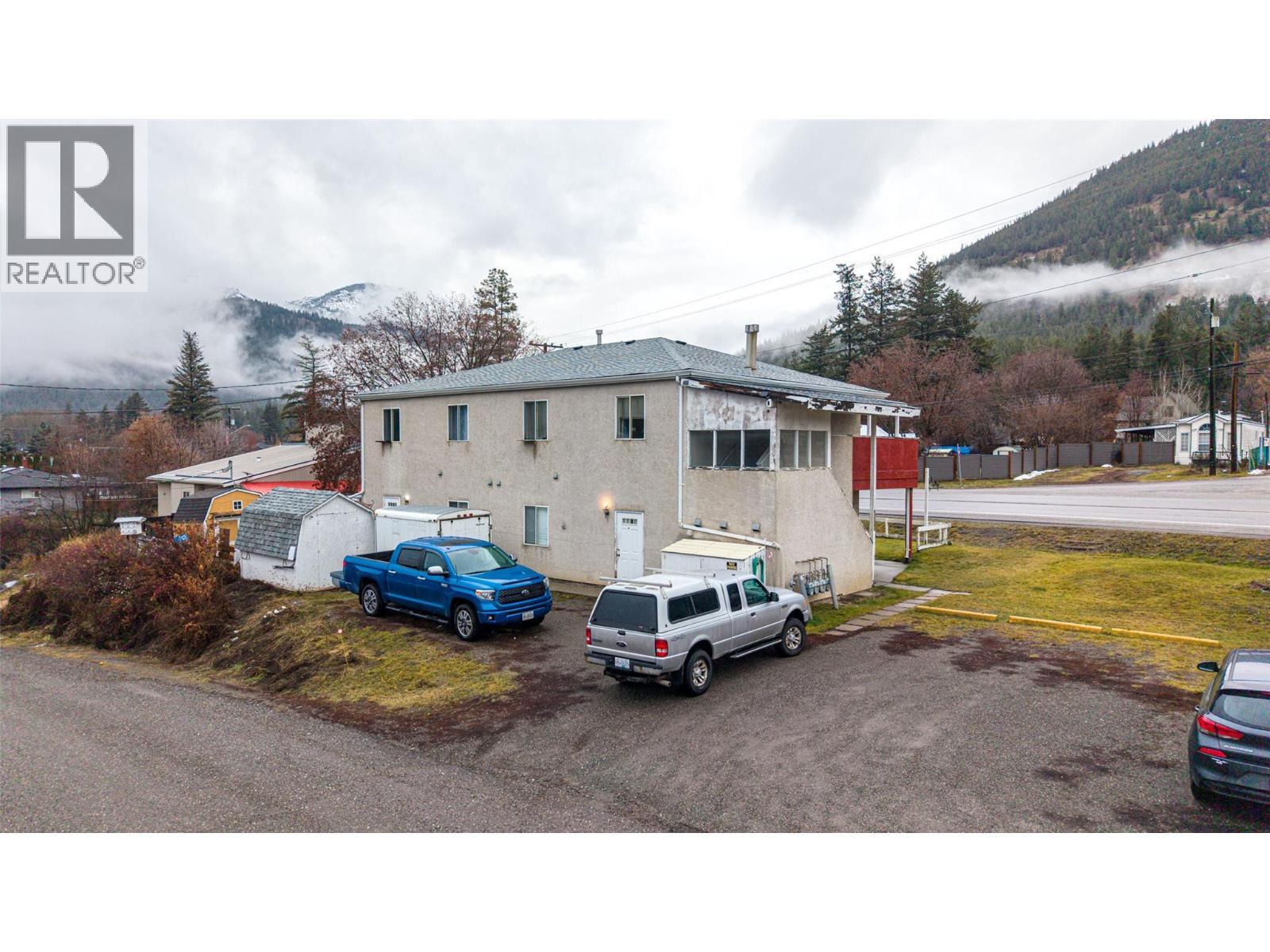 5683 97 Highway, Falkland, BC - Outdoor