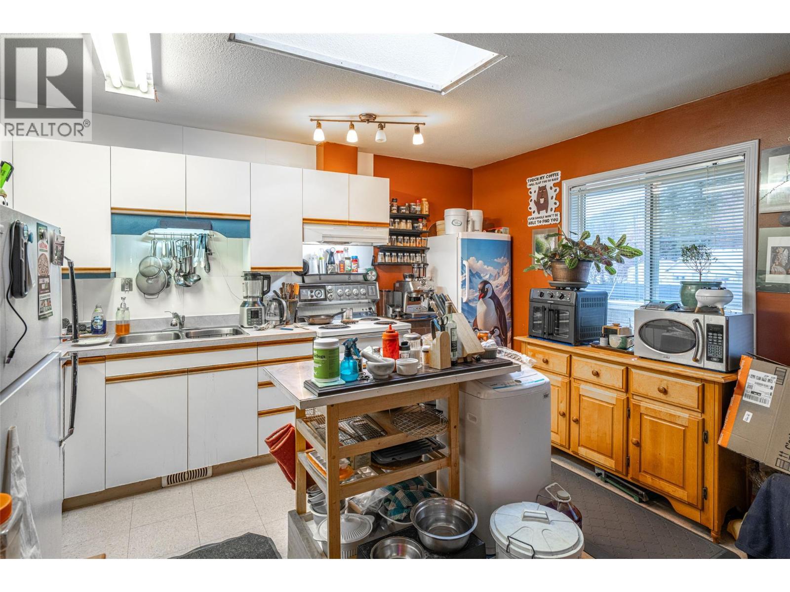 5683 97 Highway, Falkland, BC - Indoor Photo Showing Kitchen With Double Sink