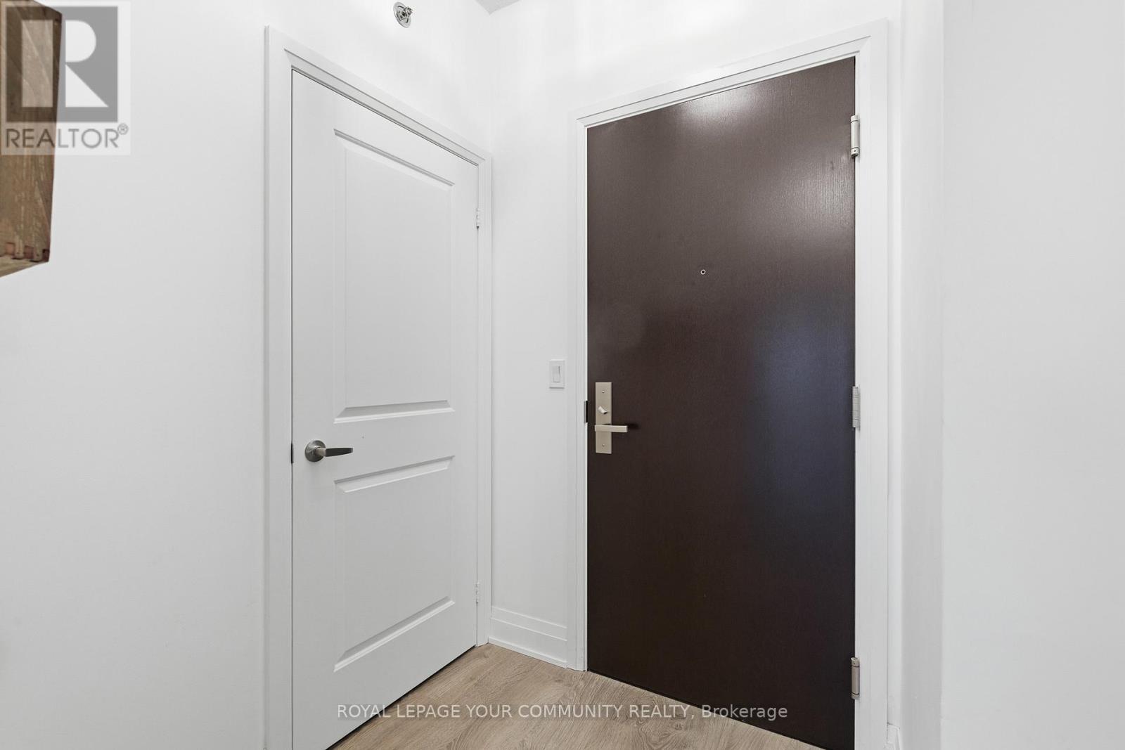 604 - 55 Speers Road, Oakville, ON - Indoor Photo Showing Other Room