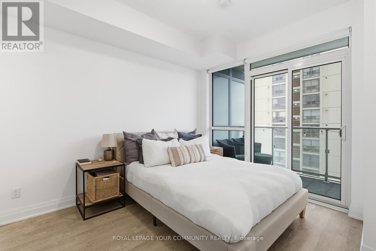 604 - 55 Speers Road, Oakville, ON - Indoor Photo Showing Bedroom