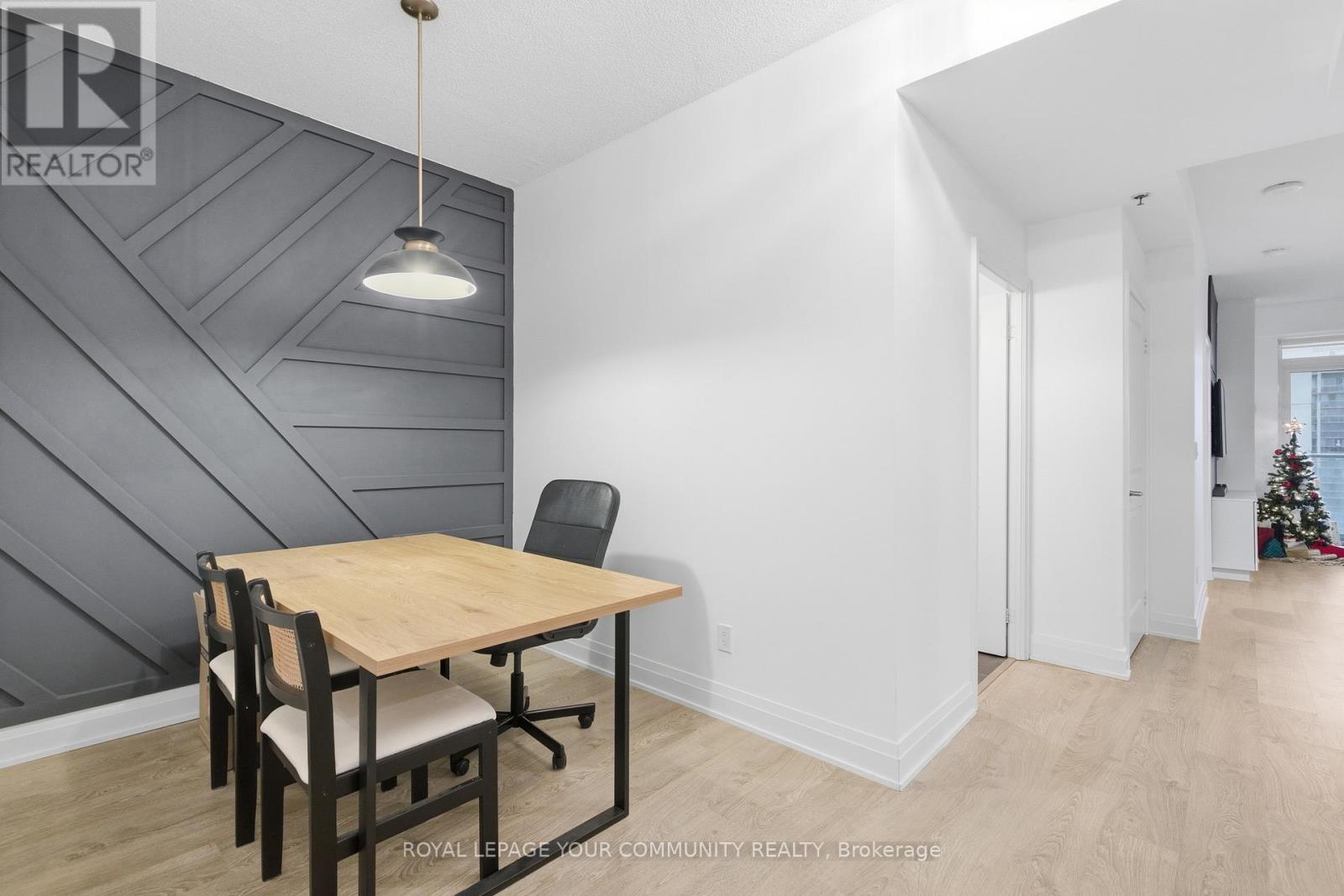 604 - 55 Speers Road, Oakville, ON - Indoor Photo Showing Dining Room