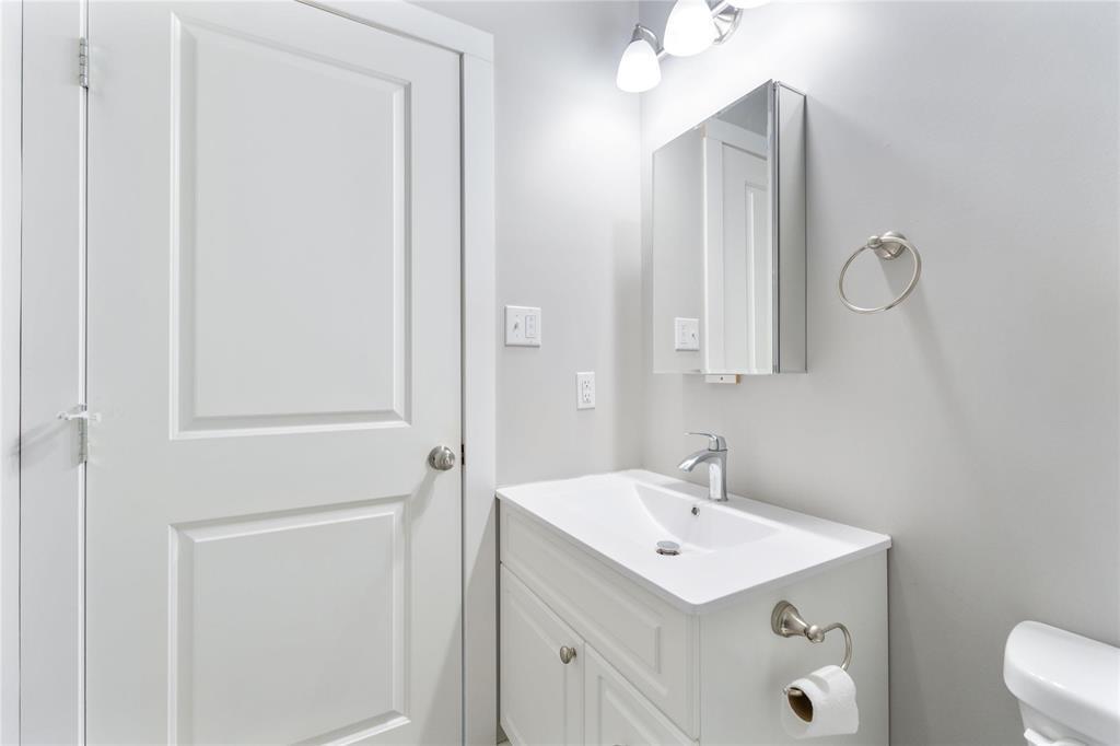 218 Whitmore Avenue W, Dauphin, MB - Indoor Photo Showing Bathroom