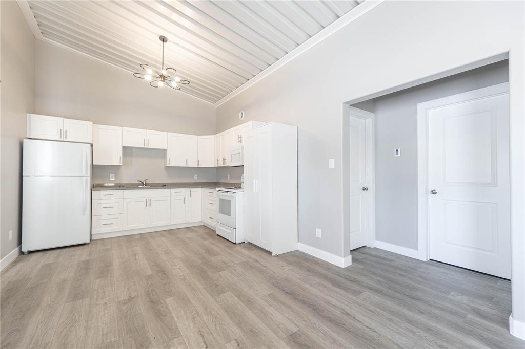 218 Whitmore Avenue W, Dauphin, MB - Indoor Photo Showing Kitchen