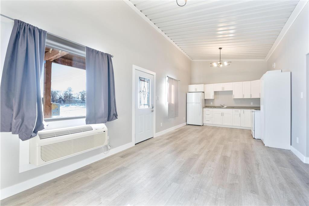218 Whitmore Avenue W, Dauphin, MB - Indoor Photo Showing Kitchen