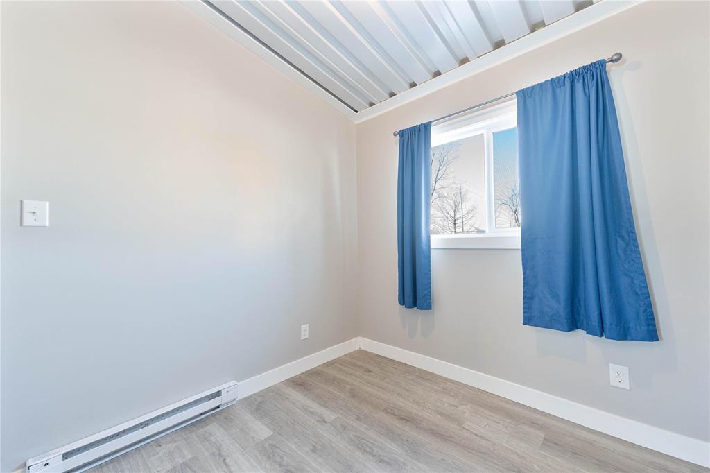 218 Whitmore Avenue W, Dauphin, MB - Indoor