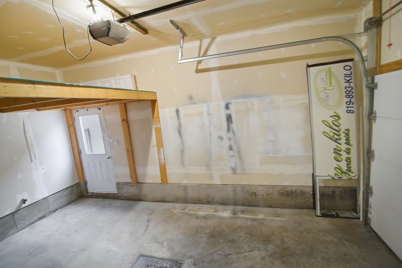 Garage - 399 Rue Jeannine-Grégoire-Ross, Gatineau (Gatineau), QC - Indoor Photo Showing Garage