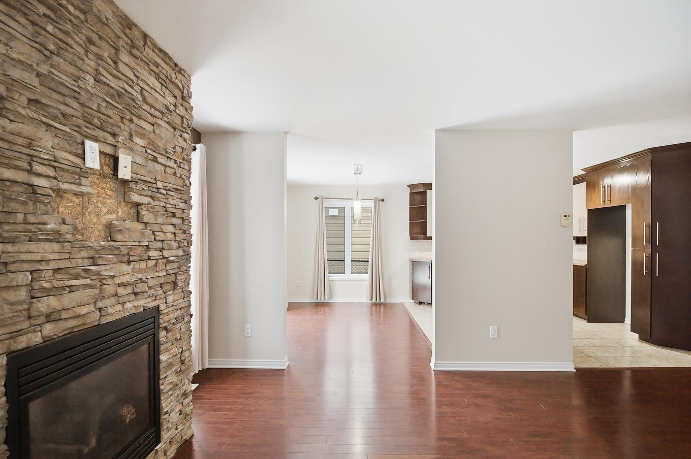 Vue d'ensemble - 399 Rue Jeannine-Grégoire-Ross, Gatineau (Gatineau), QC - Indoor Photo Showing Living Room With Fireplace