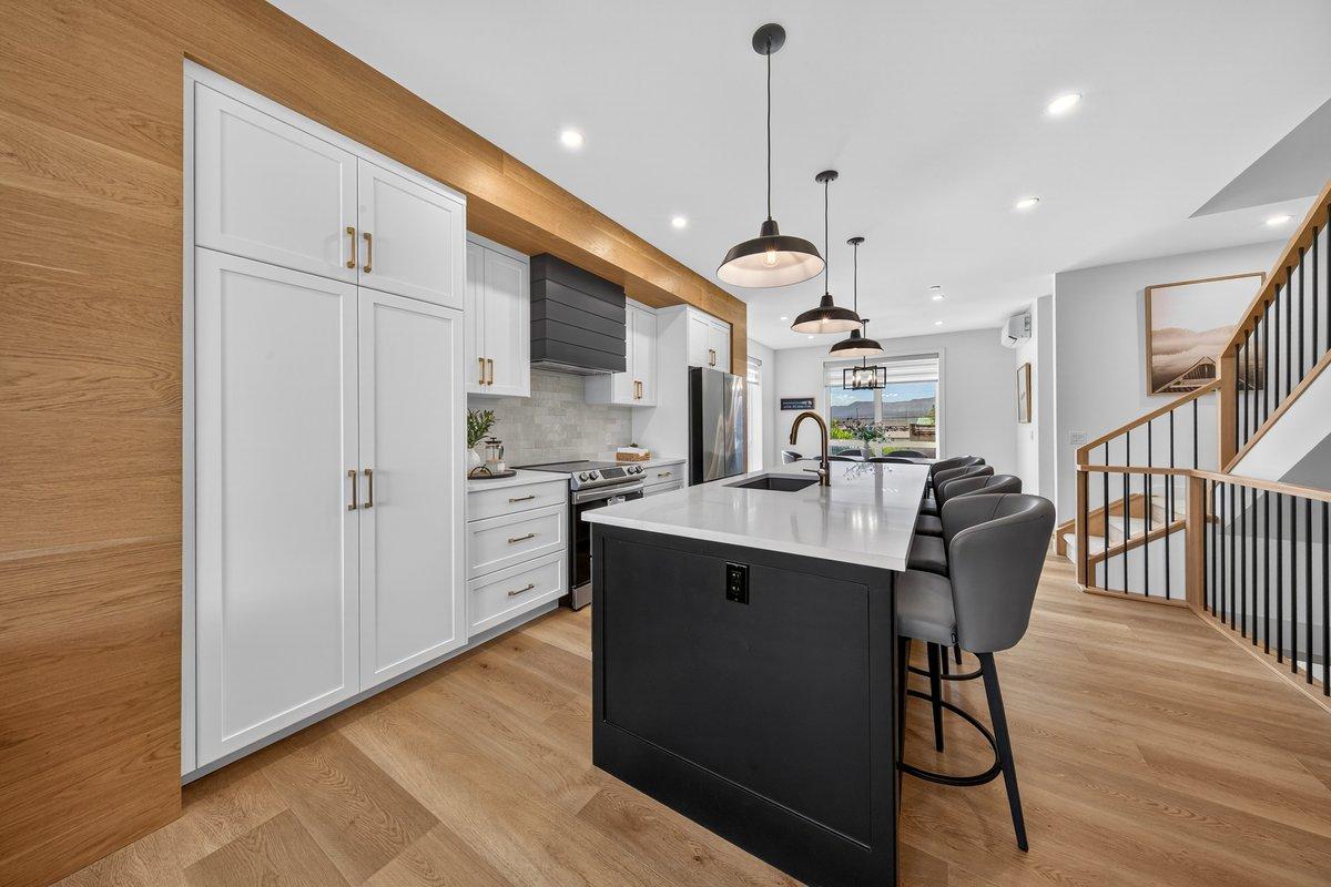 406-510 14Th Street, Invermere, BC - Outdoor