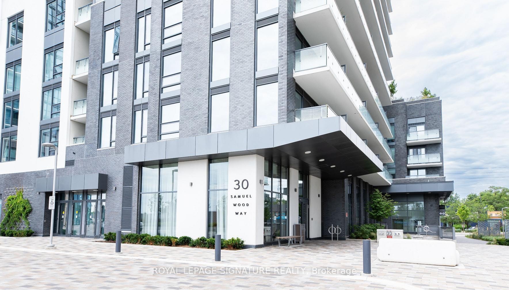 1011-30 Samuel Wood Way, Toronto, ON - Outdoor With Facade