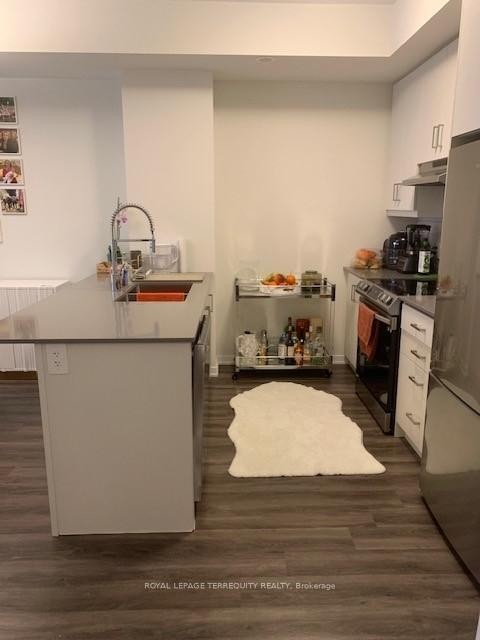 66-31 Honeycrisp Crescent, Vaughan, ON - Indoor Photo Showing Kitchen