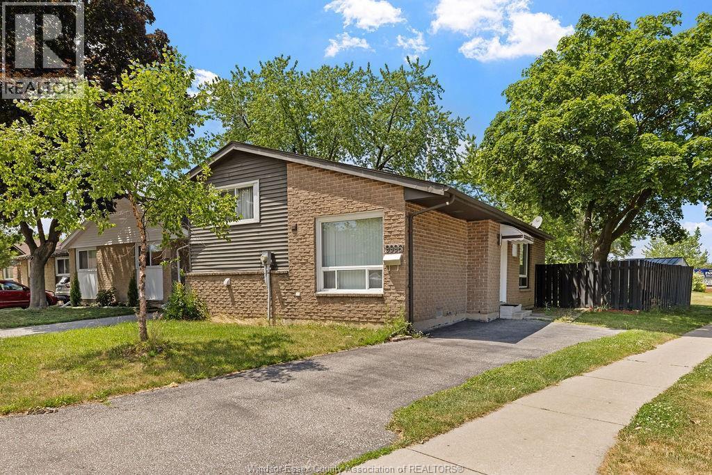 9996 Forest Glade Court, Windsor, ON