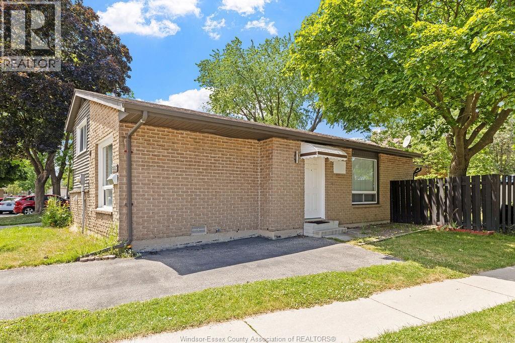 9996 Forest Glade Court, Windsor, ON