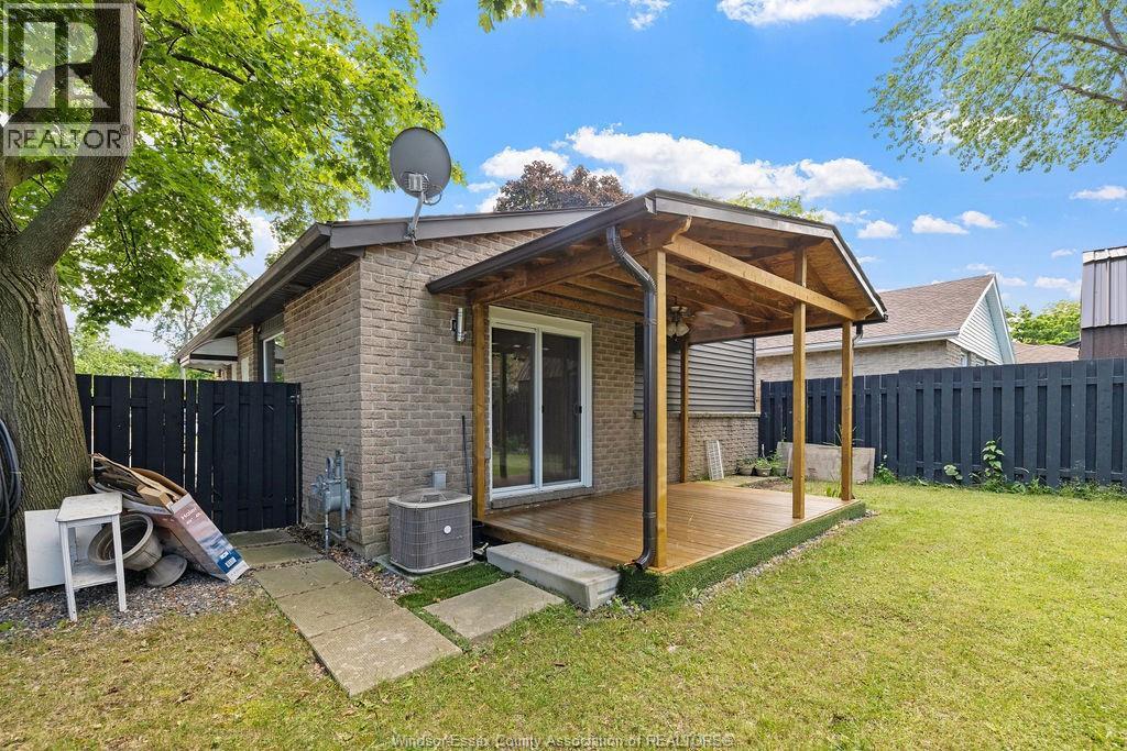 9996 Forest Glade Court, Windsor, ON