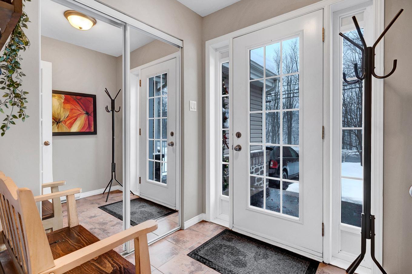 Hall d'entrée/Vestibule - 1062 Rue Principale, Prévost, QC - Indoor Photo Showing Other Room