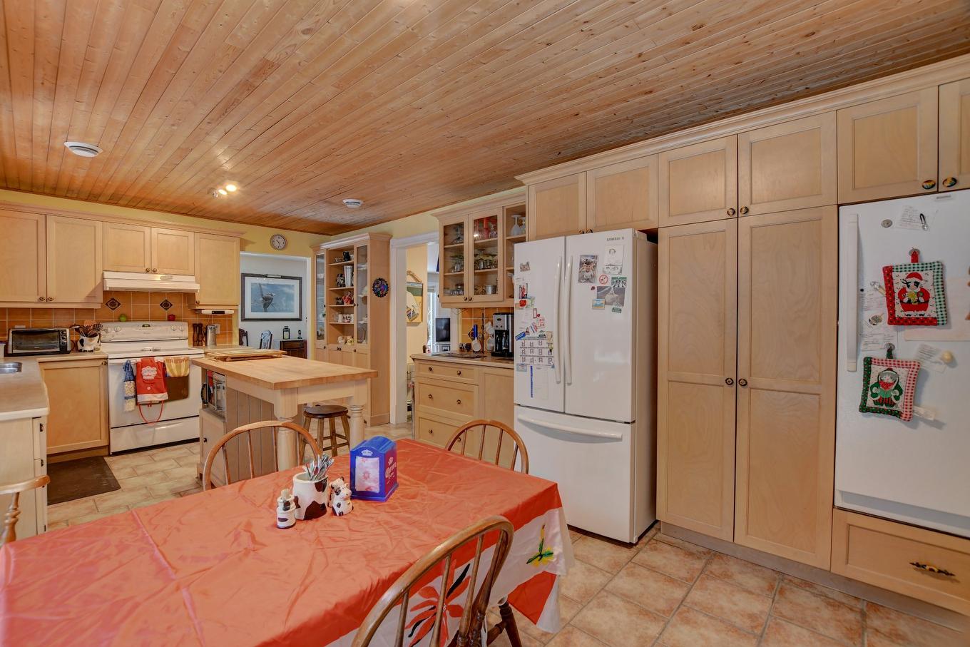 Kitchen - 2855 Place Winner, Saint-Lazare, QC - Indoor Photo Showing Kitchen