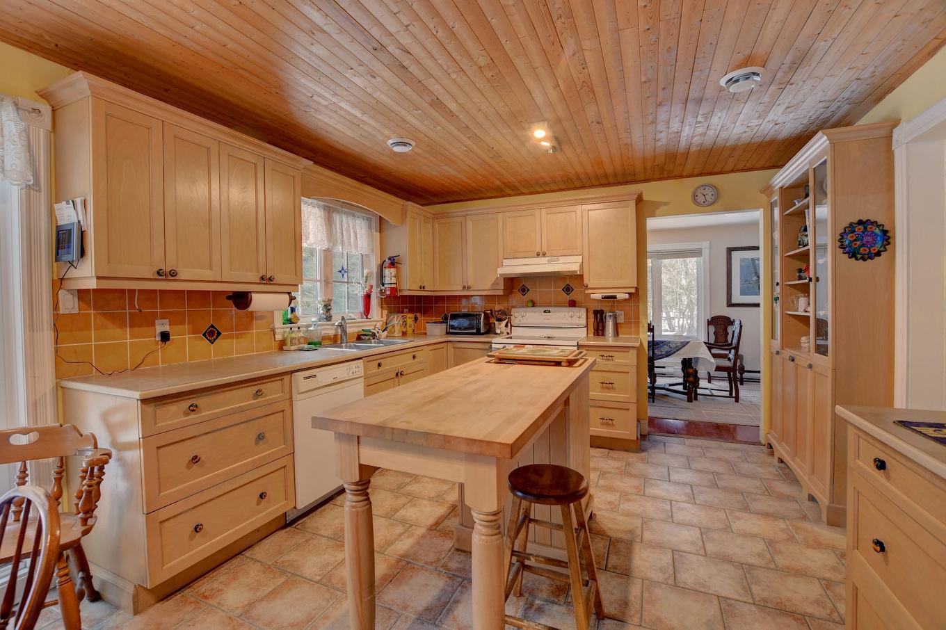Kitchen - 2855 Place Winner, Saint-Lazare, QC - Indoor Photo Showing Kitchen