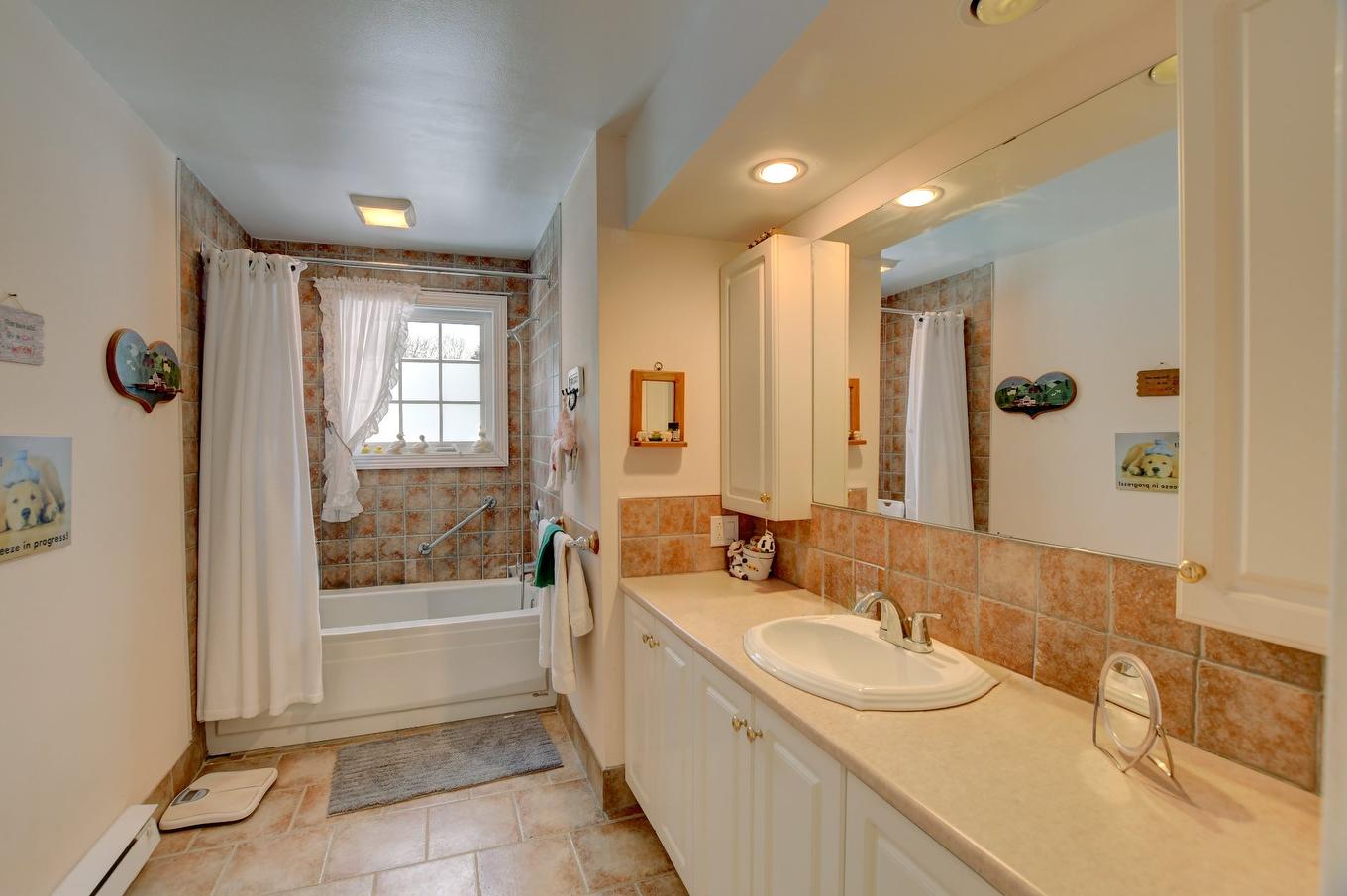 Bathroom - 2855 Place Winner, Saint-Lazare, QC - Indoor Photo Showing Bathroom