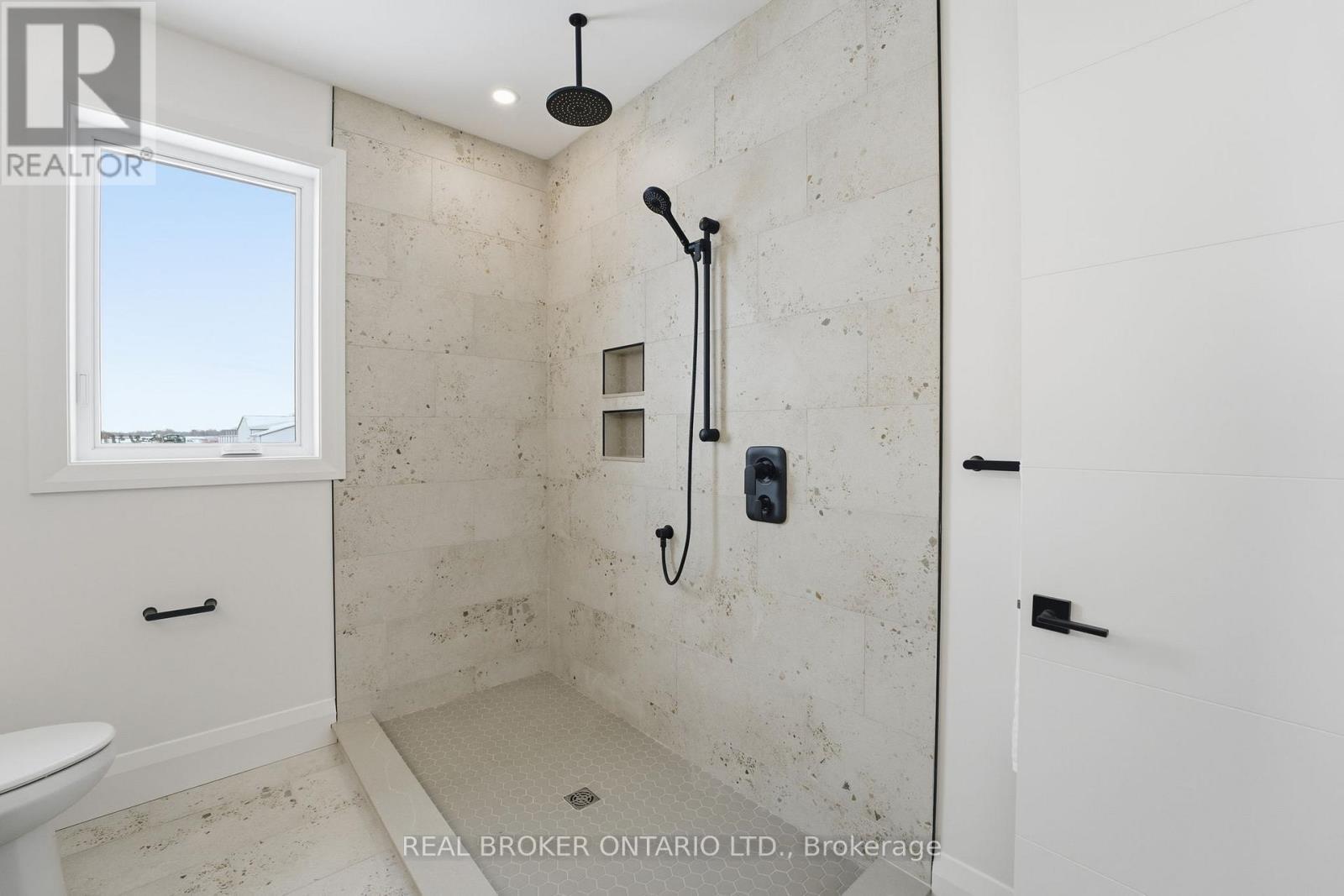 130 La Salette Road, Norfolk, ON - Indoor Photo Showing Bathroom