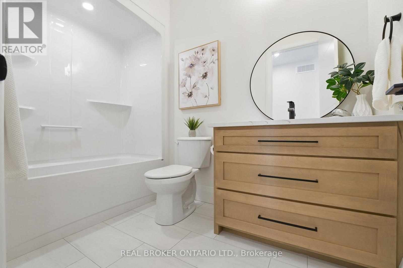 130 La Salette Road, Norfolk, ON - Indoor Photo Showing Bathroom