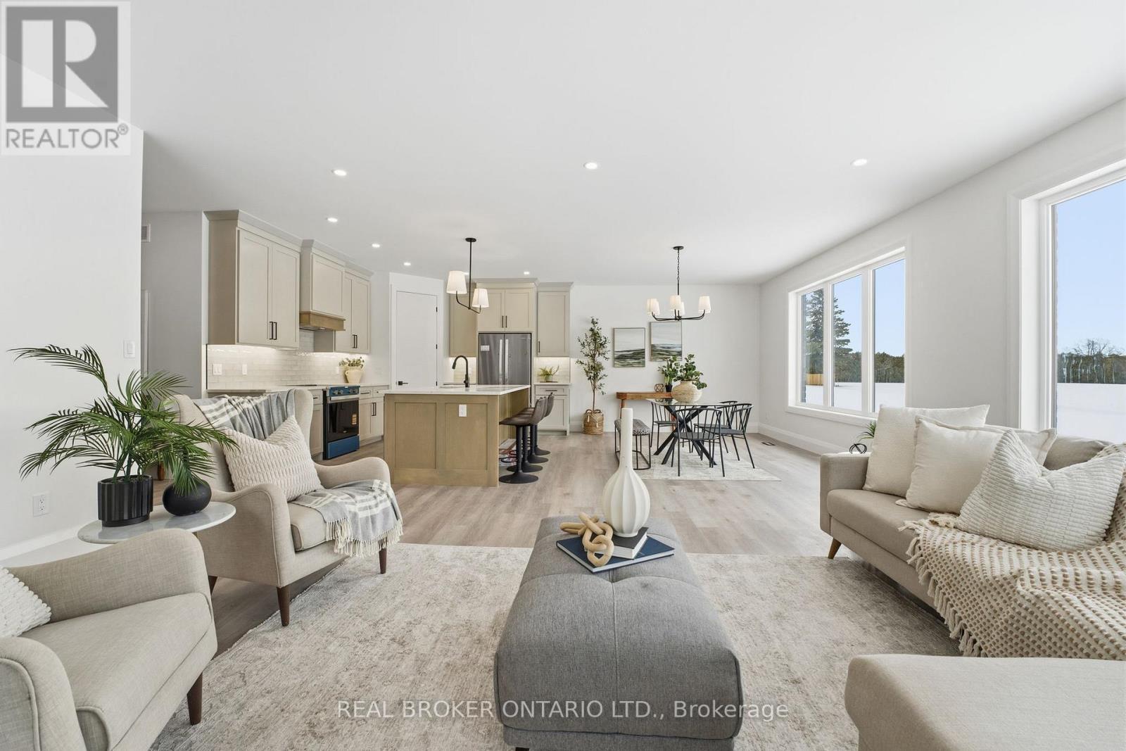 130 La Salette Road, Norfolk, ON - Indoor Photo Showing Living Room