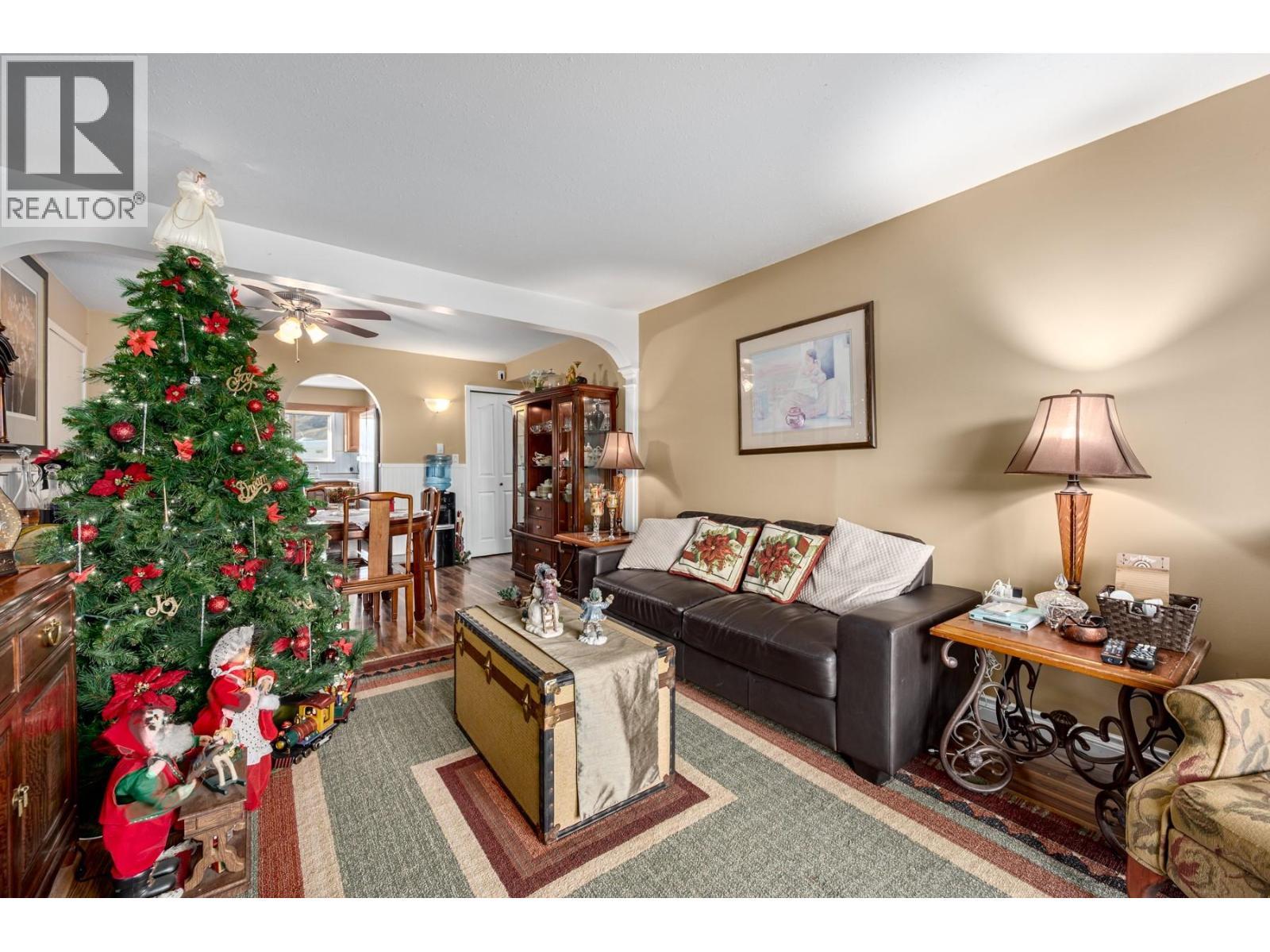 825 Hill Street Unit# 211, Ashcroft, BC - Indoor Photo Showing Living Room