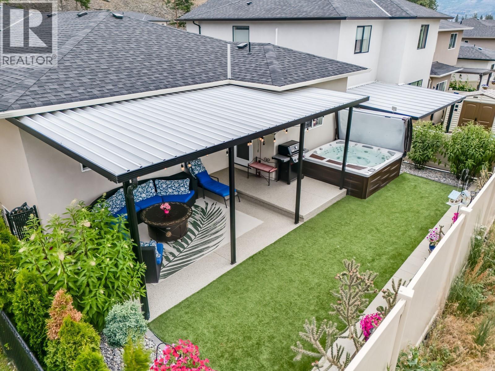 Perfect space for outdoor entertaining & relaxing in the hut tub - 3118 Riesling Way, West Kelowna, BC