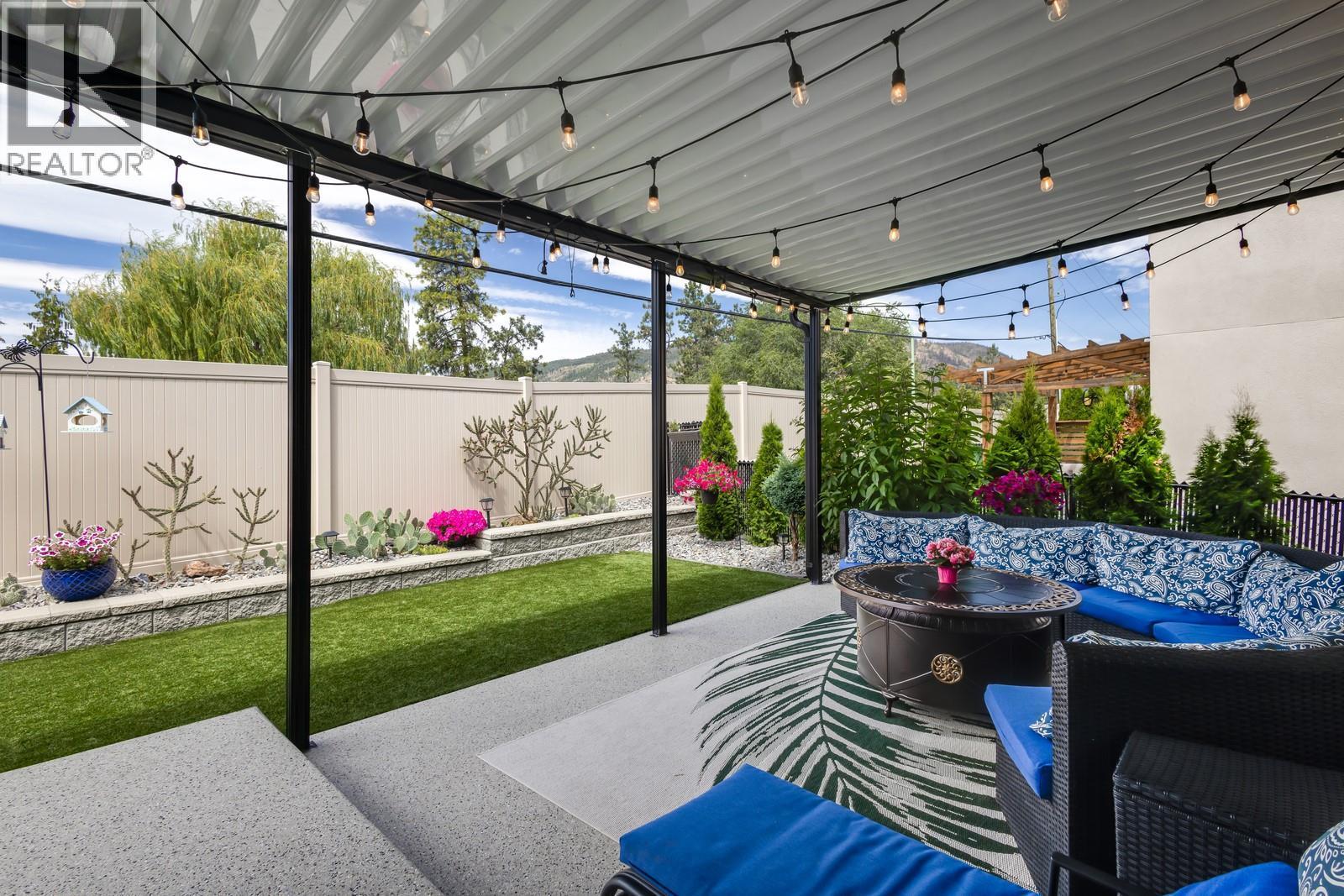 Low maintenance syn lawn yard - 3118 Riesling Way, West Kelowna, BC