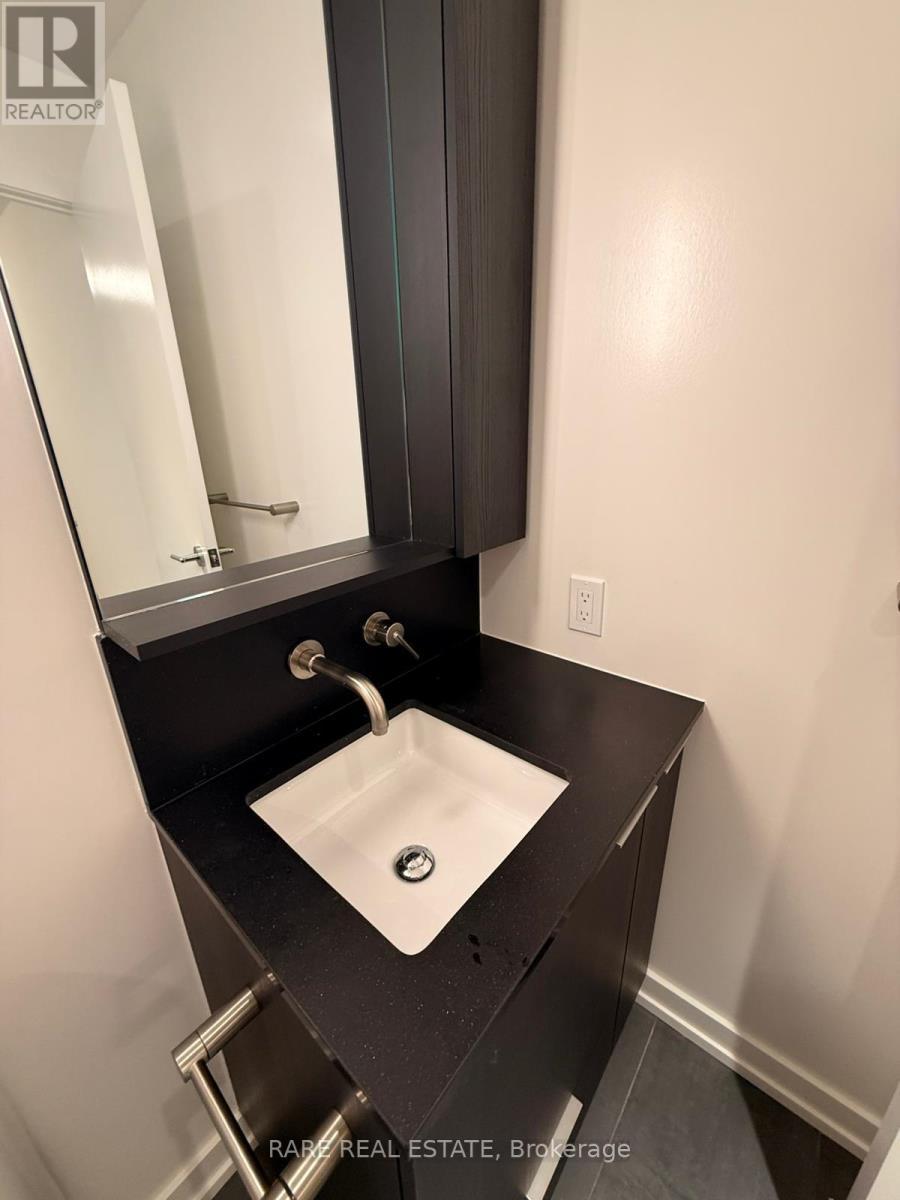 2005 - 110 Broadway Avenue, Toronto, ON - Indoor Photo Showing Bathroom