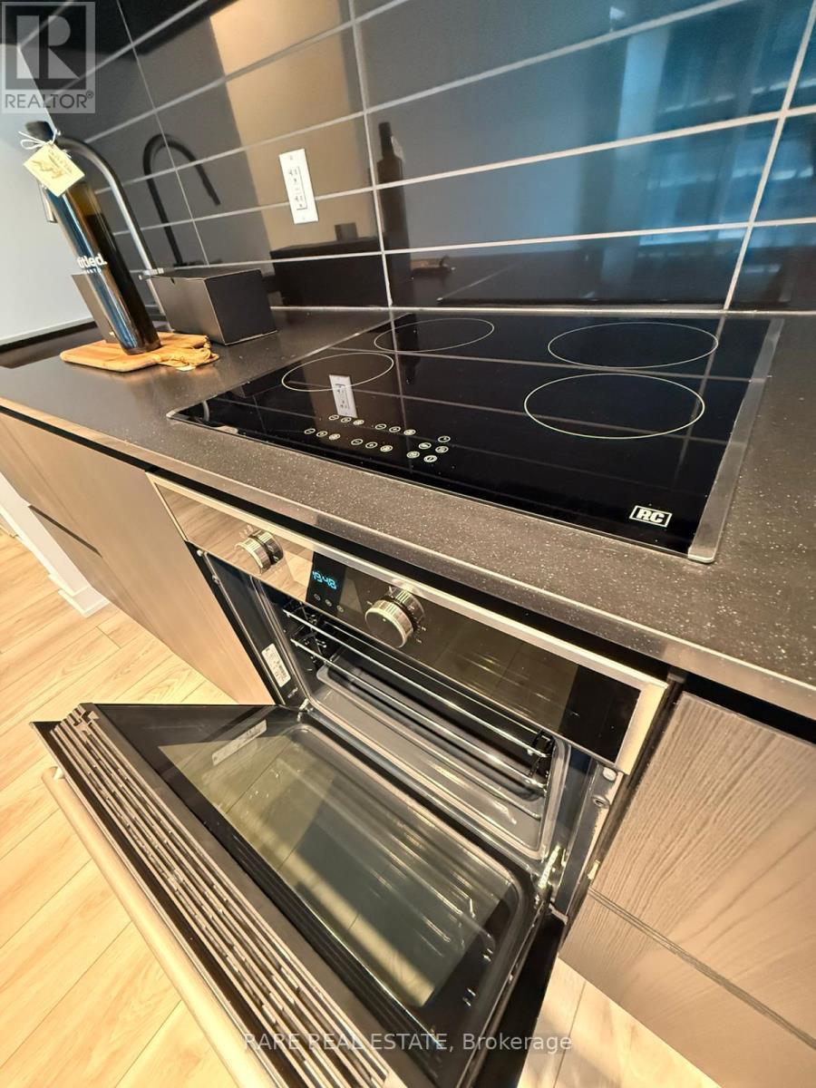 2005 - 110 Broadway Avenue, Toronto, ON - Indoor