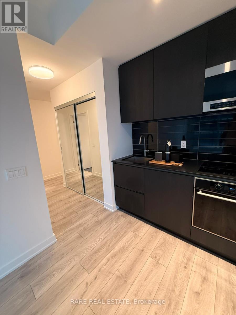 2005 - 110 Broadway Avenue, Toronto, ON - Indoor Photo Showing Kitchen