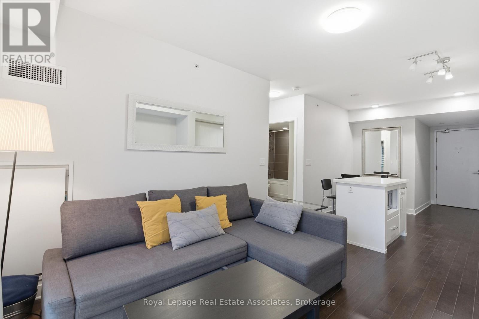 1606 - 58 Orchard View Boulevard, Toronto, ON - Indoor Photo Showing Living Room