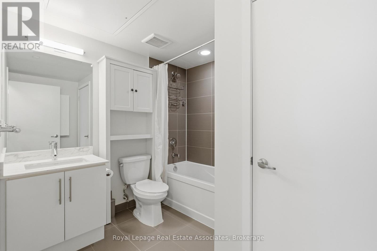 1606 - 58 Orchard View Boulevard, Toronto, ON - Indoor Photo Showing Bathroom