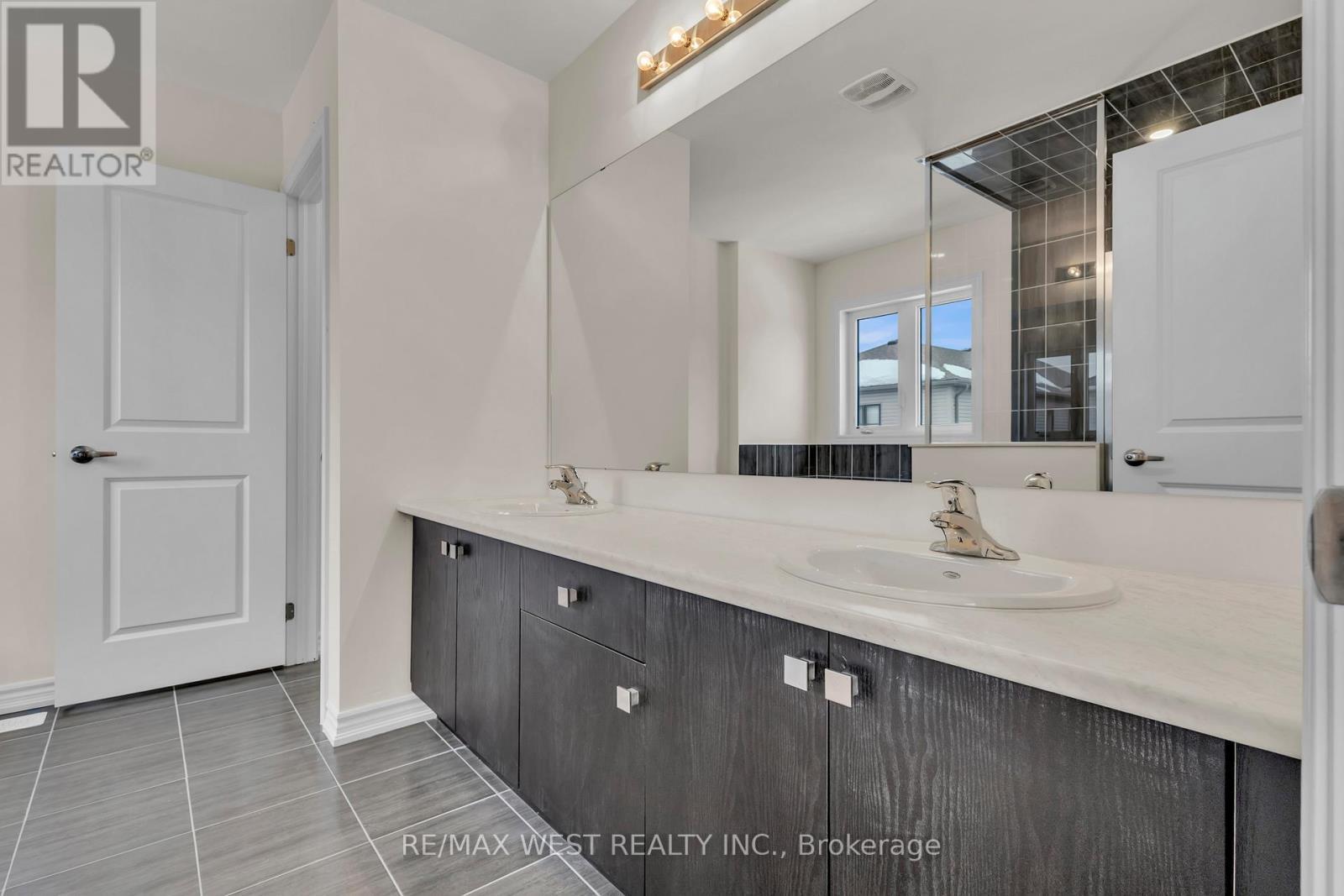 195 Terry Fox Drive, Barrie, ON