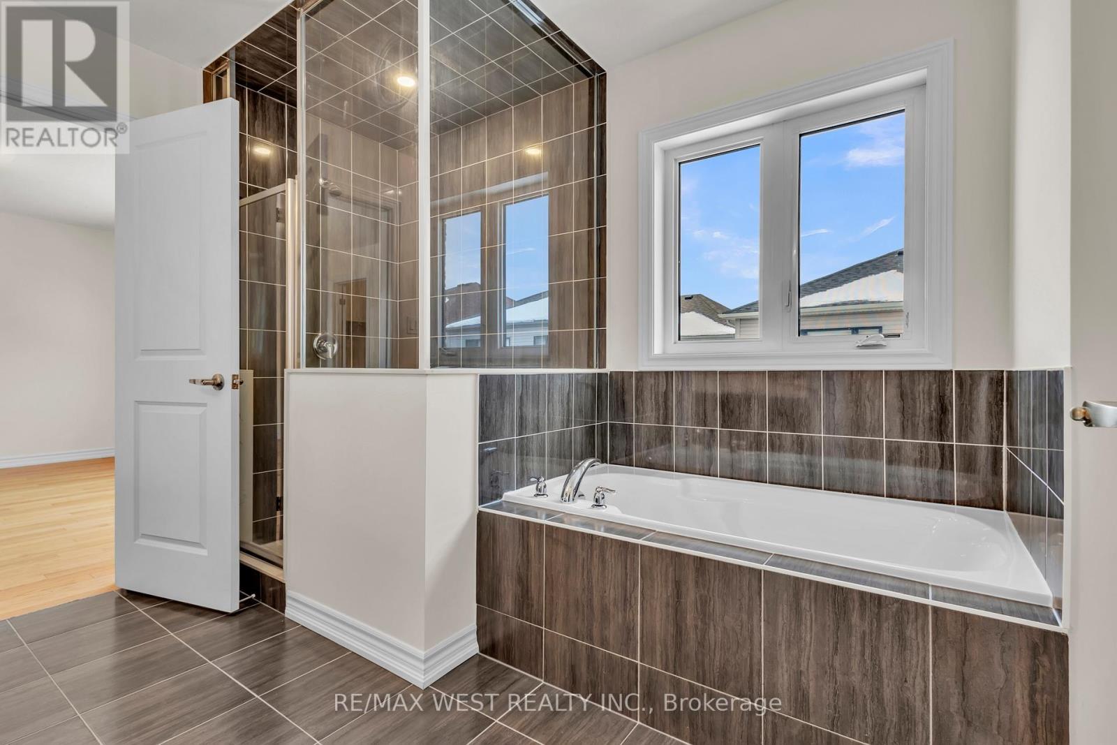 195 Terry Fox Drive, Barrie, ON