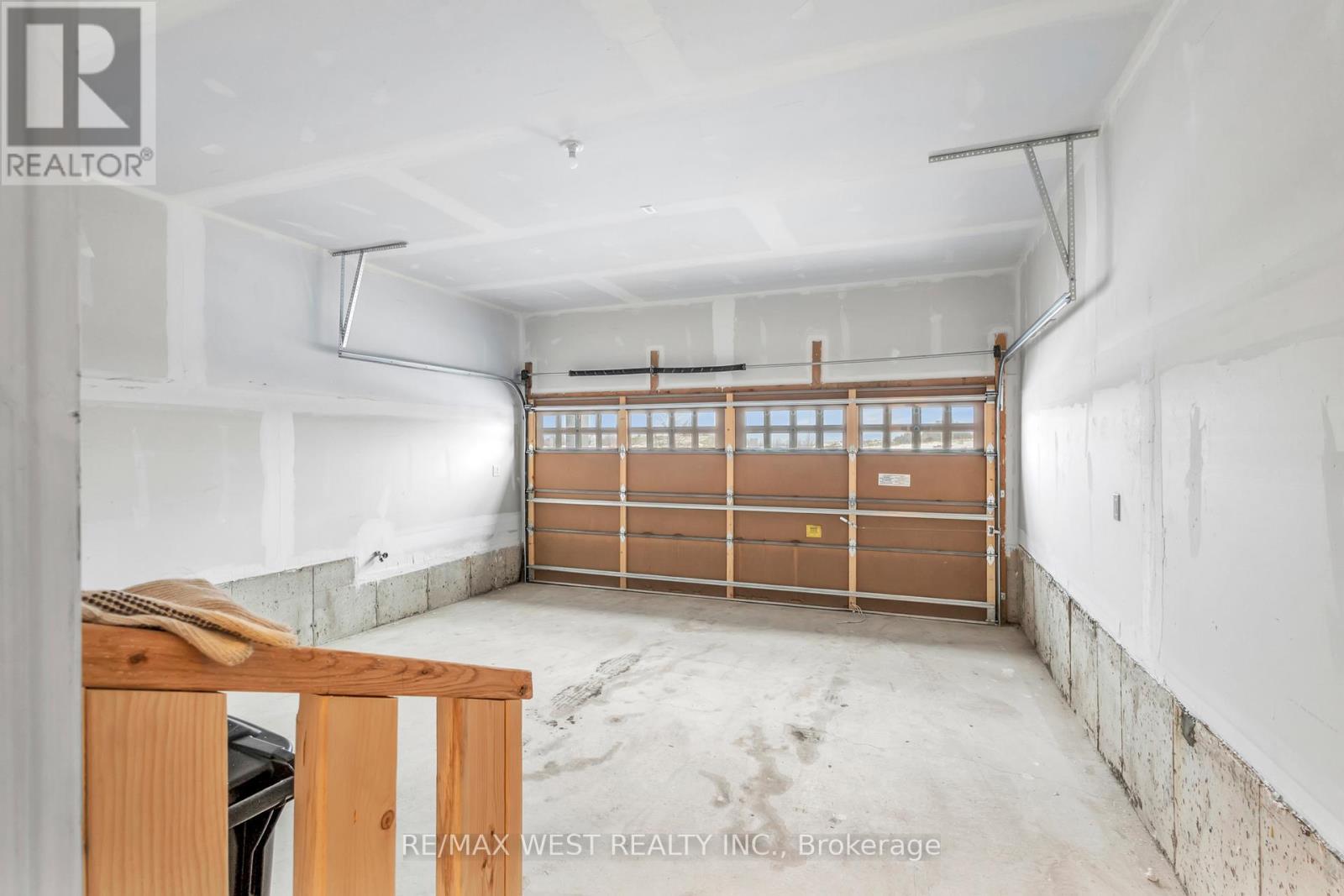 195 Terry Fox Drive, Barrie, ON