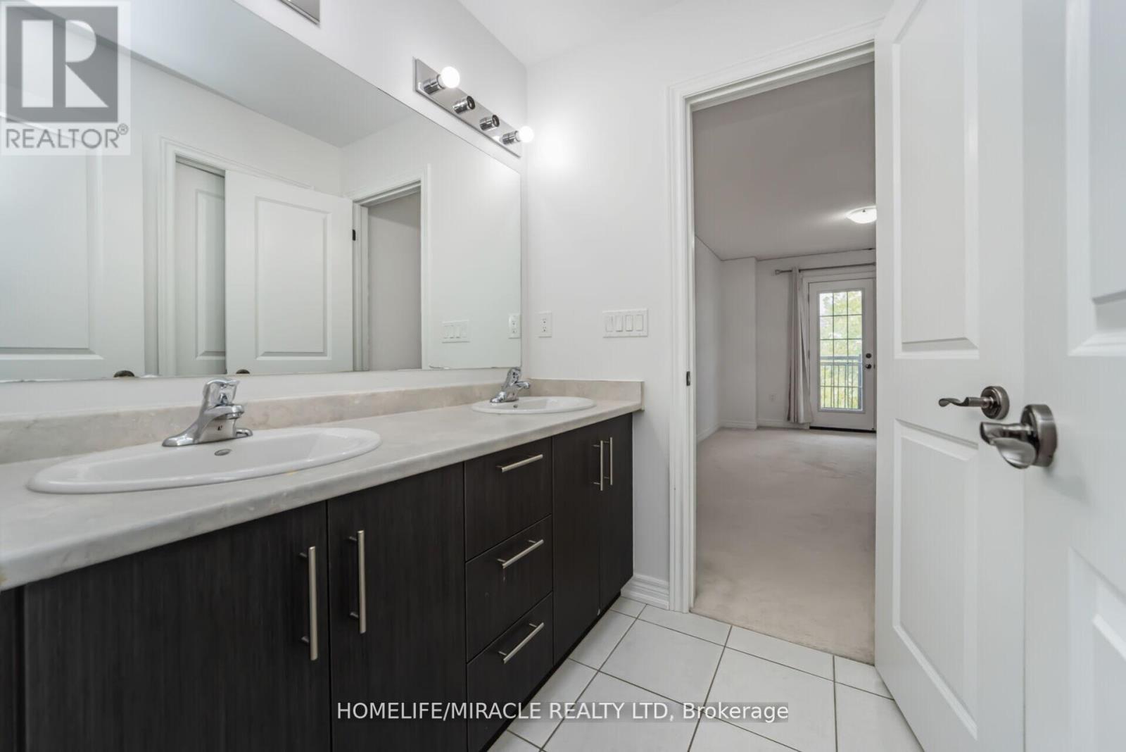10 Kenora Street, Brampton, ON - Indoor Photo Showing Bathroom