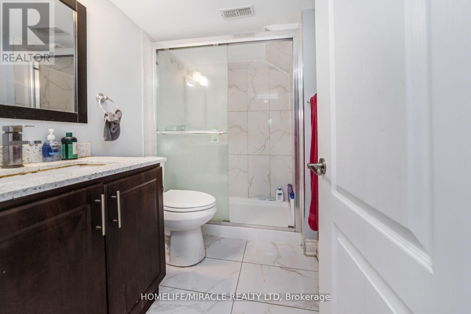 10 Kenora Street, Brampton, ON - Indoor Photo Showing Bathroom