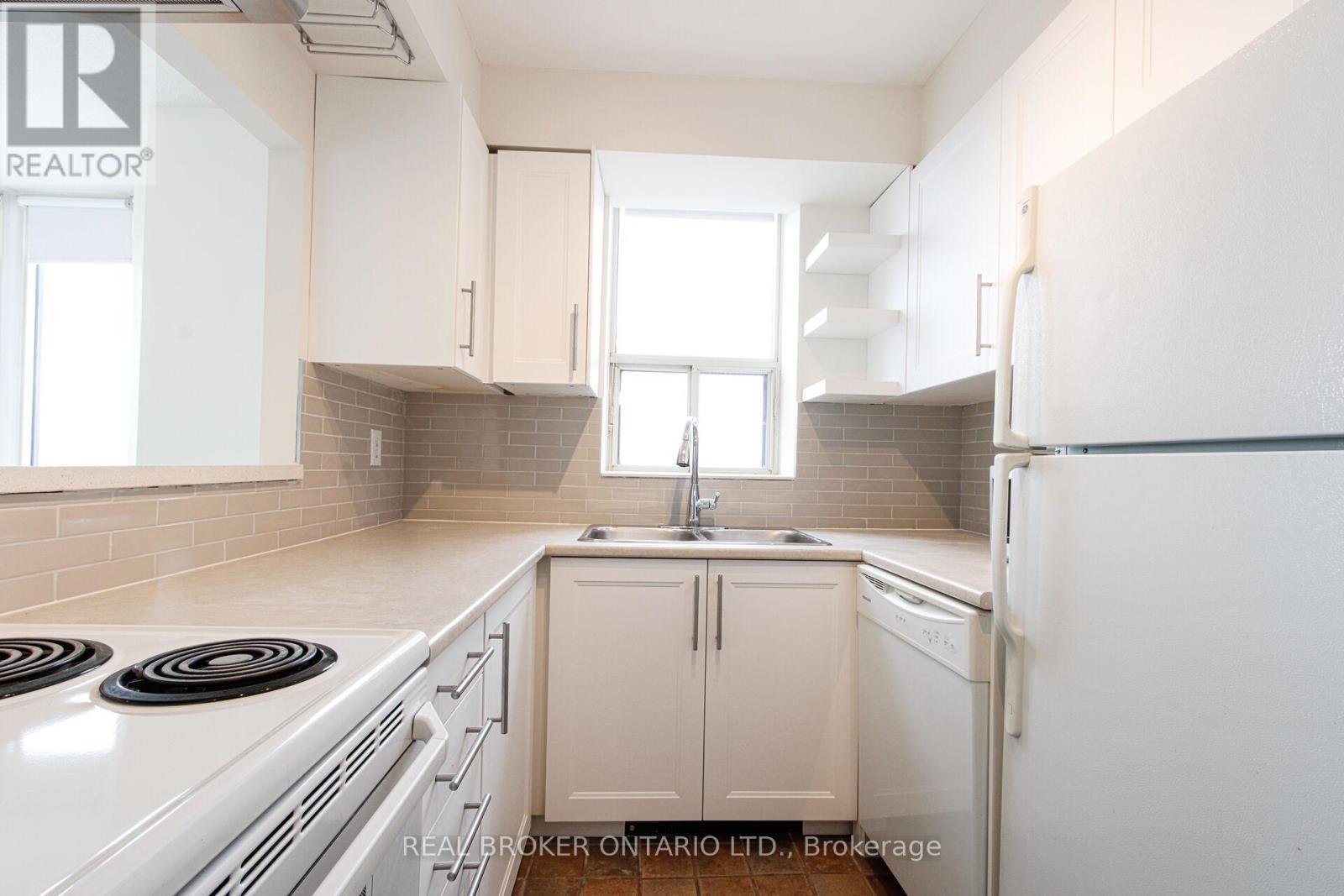 1914 - 1270 Maple Crossing Boulevard, Burlington, ON - Indoor Photo Showing Kitchen With Double Sink