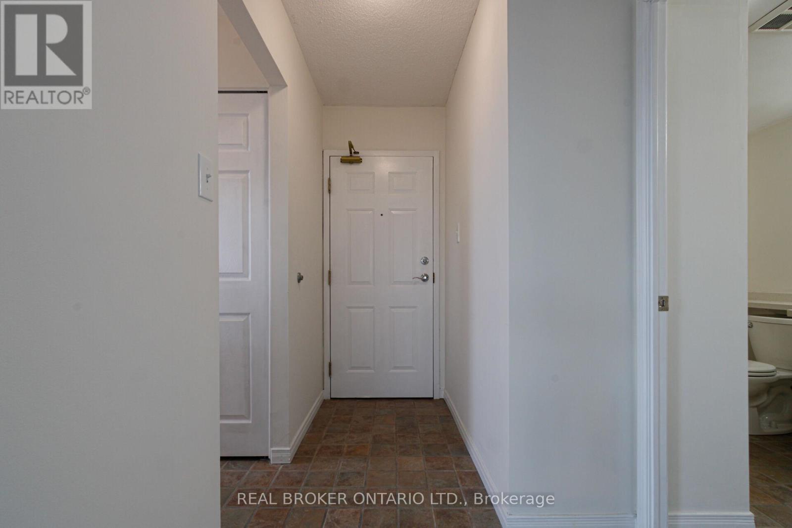 1914 - 1270 Maple Crossing Boulevard, Burlington, ON - Indoor Photo Showing Other Room
