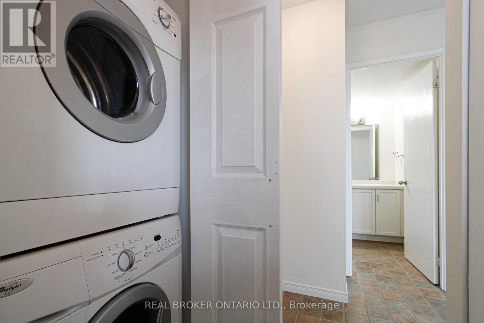 1914 - 1270 Maple Crossing Boulevard, Burlington, ON - Indoor Photo Showing Laundry Room