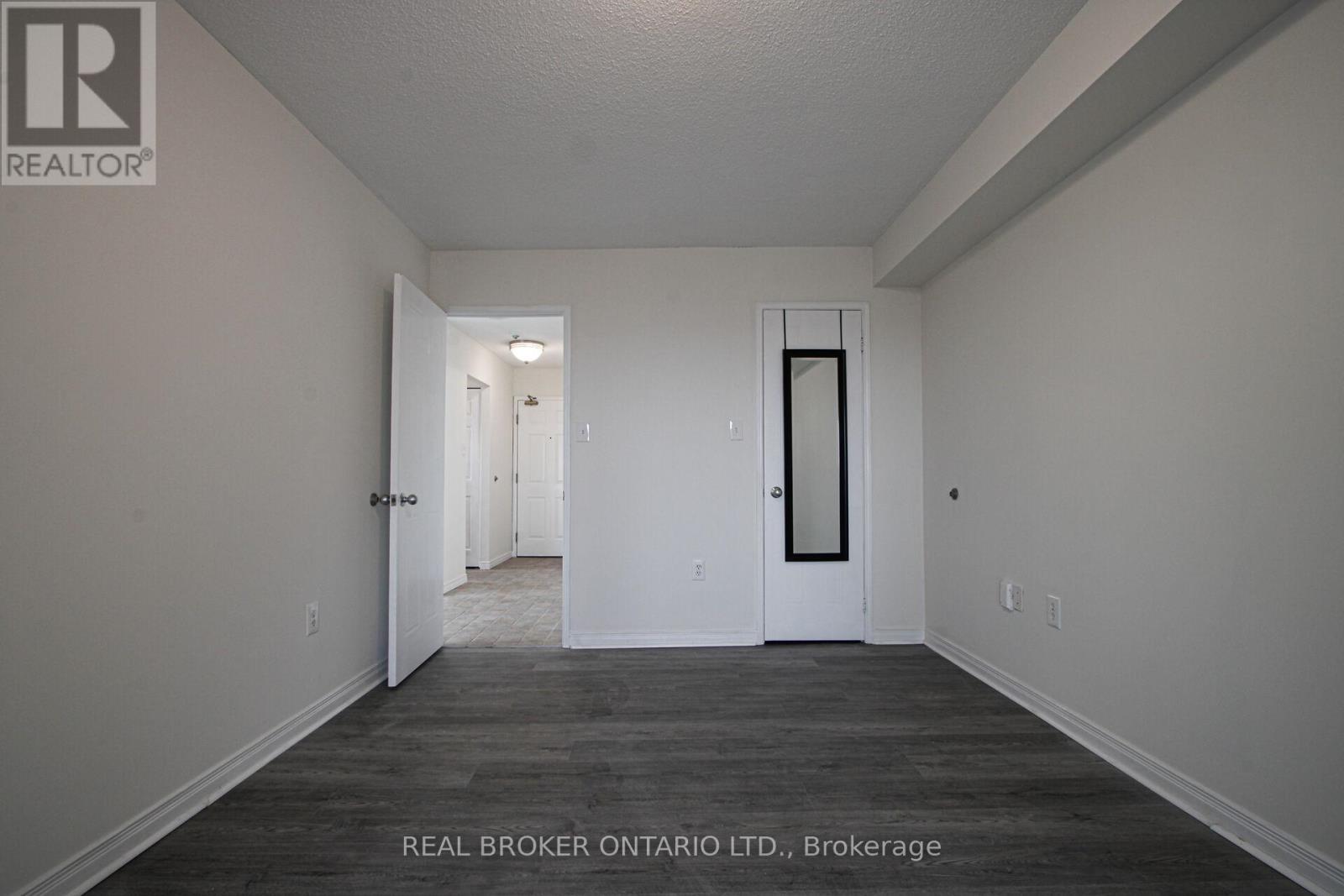 1914 - 1270 Maple Crossing Boulevard, Burlington, ON - Indoor Photo Showing Other Room