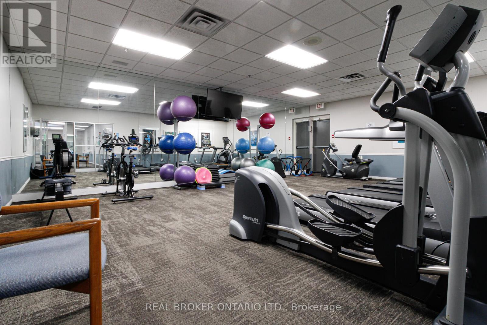 1914 - 1270 Maple Crossing Boulevard, Burlington, ON - Indoor Photo Showing Gym Room